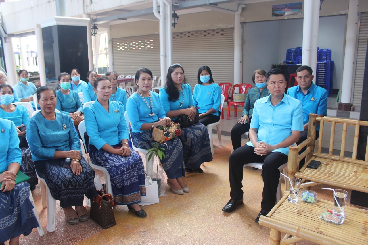 จังหวัดหนองคาย จัดโครงการพัฒนาศักยภาพผู้นำสตรี ด้านการแก้ไขปัญหาความยากจนและคนด้อยโอกาสของครัวเรือนสตรี (กองทุนพัฒนาบทบาทสตรีพี่เลี้ยงแก้จนคนหนองคาย)