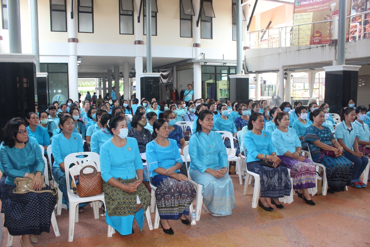 จังหวัดหนองคาย จัดโครงการพัฒนาศักยภาพผู้นำสตรี ด้านการแก้ไขปัญหาความยากจนและคนด้อยโอกาสของครัวเรือนสตรี (กองทุนพัฒนาบทบาทสตรีพี่เลี้ยงแก้จนคนหนองคาย)