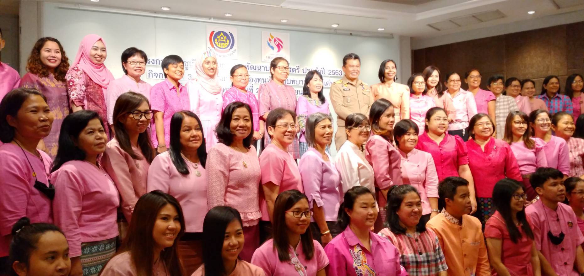 หนองคาย… ได้รับโล่รางวัลประเภทสำนักงานเลขานุการคณะอนุกรรมการบริหารกองทุนพัฒนาบทบาทสตรีจังหวัดหนองคายดีเด่น ระดับเขตตรวจราชการที่ 10