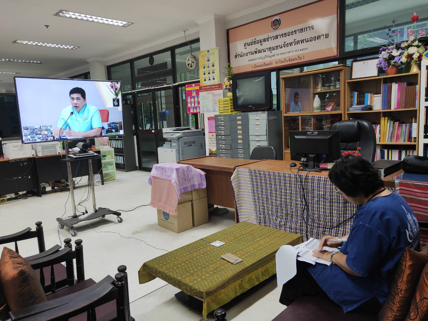 พช.หนองคาย รับฟังการประชุมชี้แจงและซักซ้อมความเข้าใจ การดำเนินงานโครงการ ปีงบประมาณ พ.ศ. 2563 ในไตรมาสที่ 4 ผ่านระบบวีดิทัศน์ทางไกล
