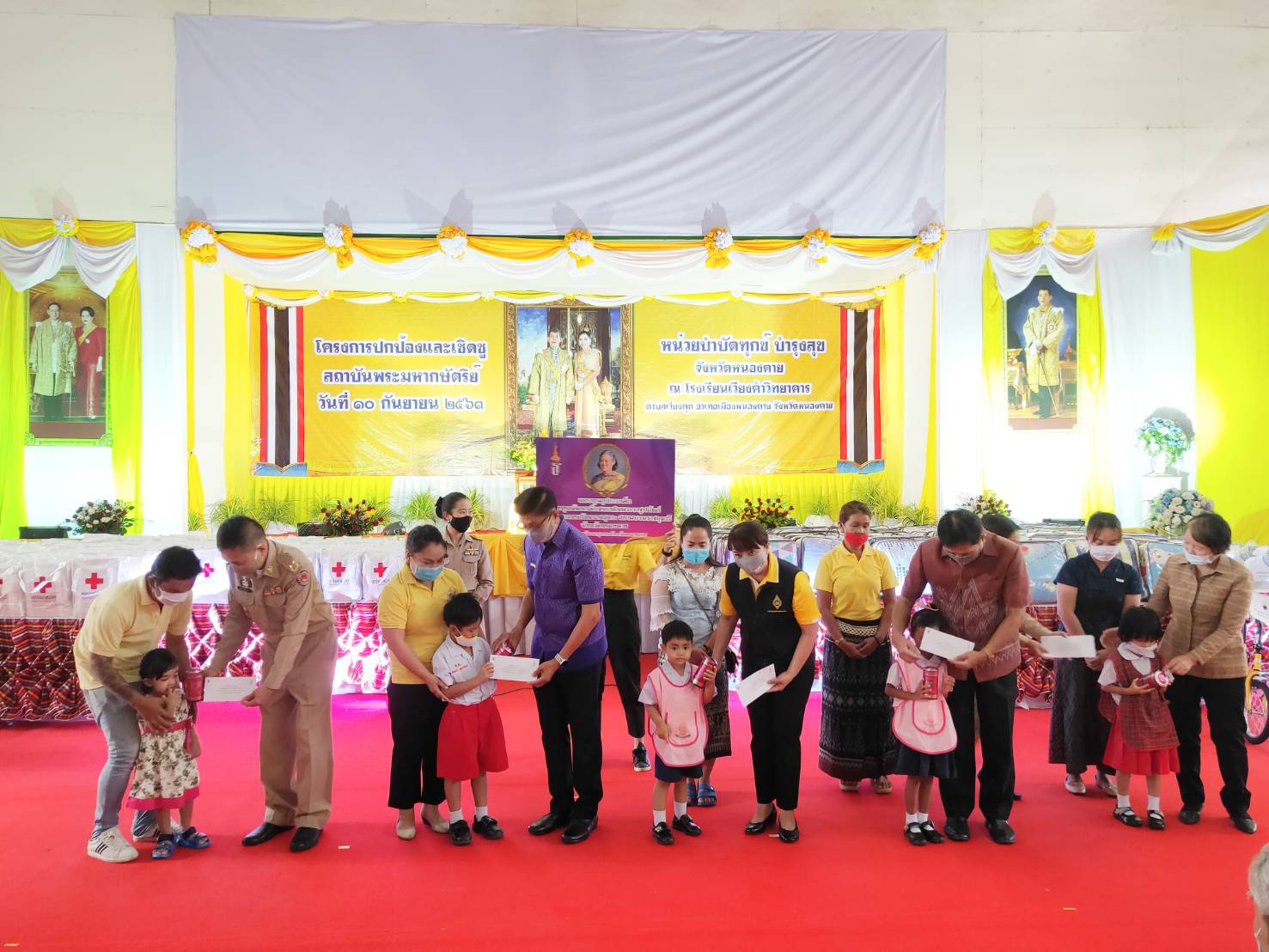พช.หนองคาย ร่วมโครงการปกป้องและเชิดชูสถาบันพระมหากษัตริย์ และหน่วยบำบัดทุกข์ บำรุงสุข จังหวัดหนองคาย ณ อำเภอเมืองหนองคาย จังหวัดหนองคาย