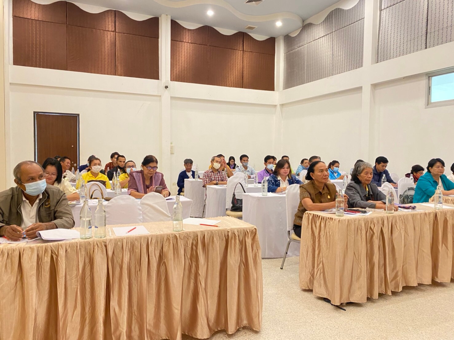 หนองคาย…ประชุมกลไกการขับเคลื่อนการจัดแสดง และจำหน่ายผลิตภัณฑ์ OTOP โครงการ OTOP เคลื่อนที่ (OTOP Mobile)