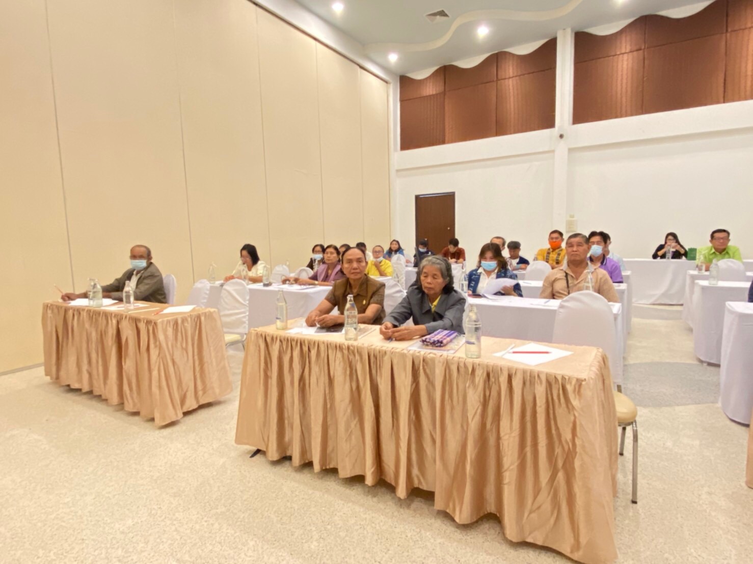 หนองคาย…ประชุมกลไกการขับเคลื่อนการจัดแสดง และจำหน่ายผลิตภัณฑ์ OTOP โครงการ OTOP เคลื่อนที่ (OTOP Mobile)