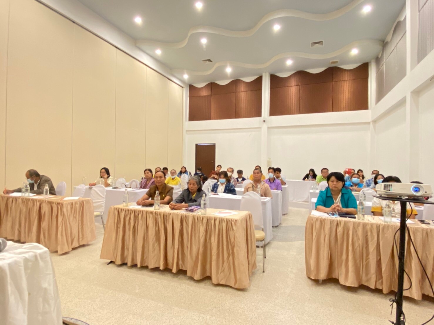 หนองคาย…ประชุมกลไกการขับเคลื่อนการจัดแสดง และจำหน่ายผลิตภัณฑ์ OTOP โครงการ OTOP เคลื่อนที่ (OTOP Mobile)