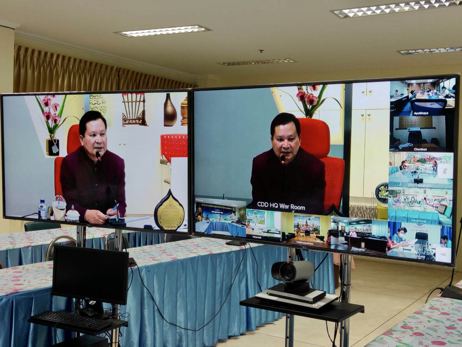 พช.หนองคาย รับฟังการประชุม ผ่านระบบวีดิทัศน์ทางไกล (Video Conference) เพื่อสร้างความเข้าใจในการดำเนินงานโครงการพัฒนาหมู่บ้านเศรษฐกิจพอเพียง กิจกรรม “มหกรรมรวมพลังคนดีแห่งแผ่นดิน” ประจำปี 2563 และโครงการเสริมสร้างแรงจูงใจเพื่อเพิ่มคุณค่าชีวิตกับการทำงานที่เป็นสุข