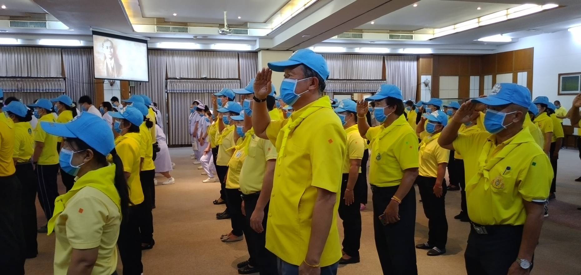 พช.หนองคาย ร่วมกิจกรรมจิตอาสาพัฒนาเพื่อสำนึกในพระมาหากรุณาธิคุณเนื่องในวันคล้ายวันสวรรคตสมเด็จพระมหิตลาธิเบศร อดุลยเดชวิกรม พระบรมราชชนก “กิจกรรมจิตอาสาพัฒนาทำความสะอาดปรับปรุงภูมิทัศน์โรงพยาบาลหนองคาย”