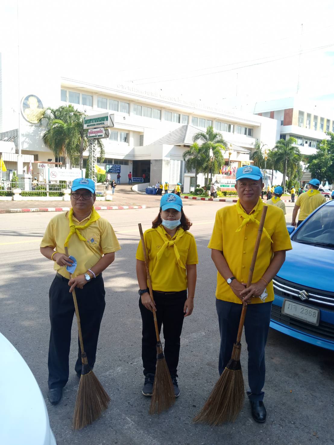 พช.หนองคาย ร่วมกิจกรรมจิตอาสาพัฒนาเพื่อสำนึกในพระมาหากรุณาธิคุณเนื่องในวันคล้ายวันสวรรคตสมเด็จพระมหิตลาธิเบศร อดุลยเดชวิกรม พระบรมราชชนก “กิจกรรมจิตอาสาพัฒนาทำความสะอาดปรับปรุงภูมิทัศน์โรงพยาบาลหนองคาย”