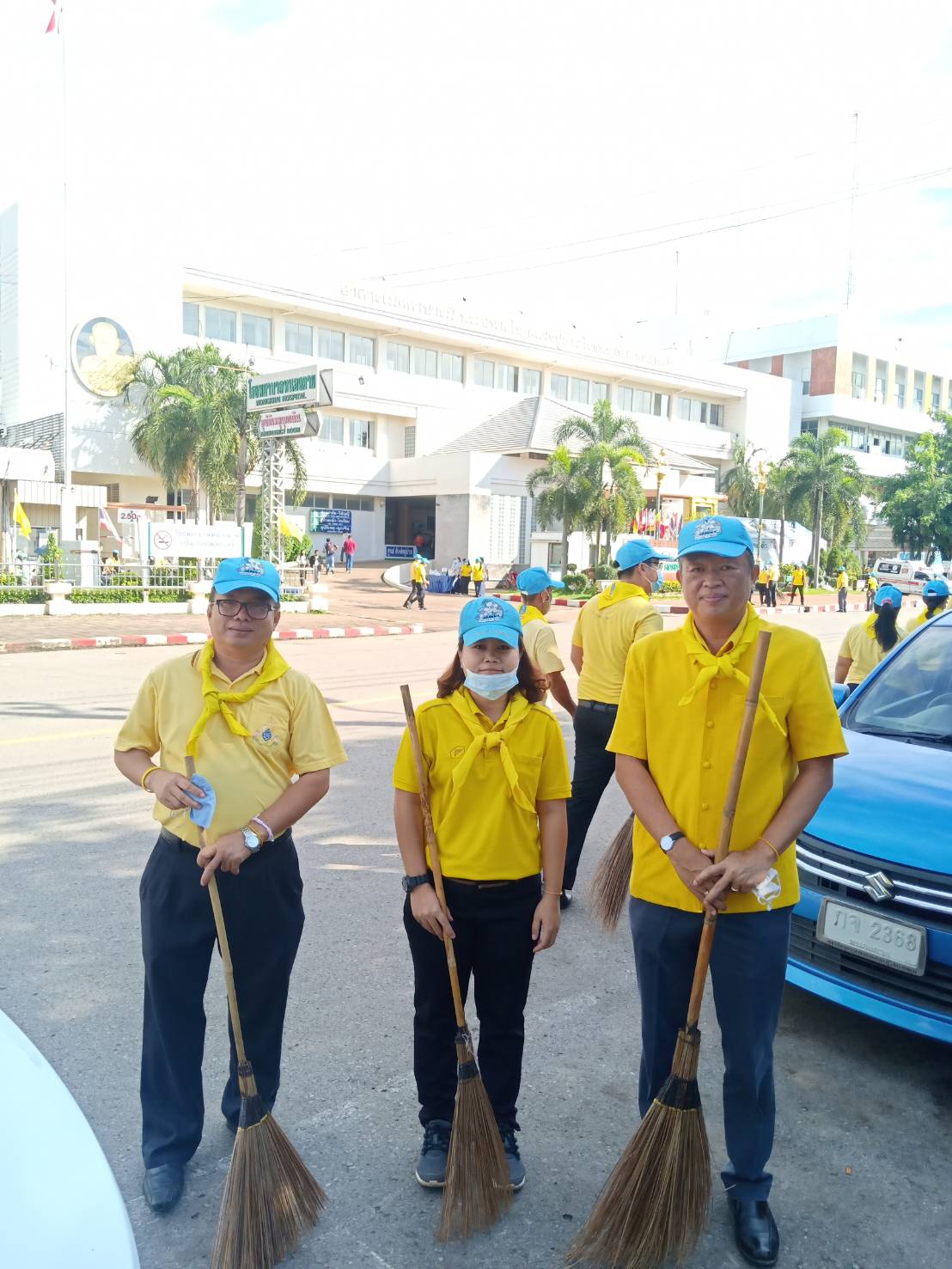 พช.หนองคาย ร่วมกิจกรรมจิตอาสาพัฒนาเพื่อสำนึกในพระมาหากรุณาธิคุณเนื่องในวันคล้ายวันสวรรคตสมเด็จพระมหิตลาธิเบศร อดุลยเดชวิกรม พระบรมราชชนก “กิจกรรมจิตอาสาพัฒนาทำความสะอาดปรับปรุงภูมิทัศน์โรงพยาบาลหนองคาย”