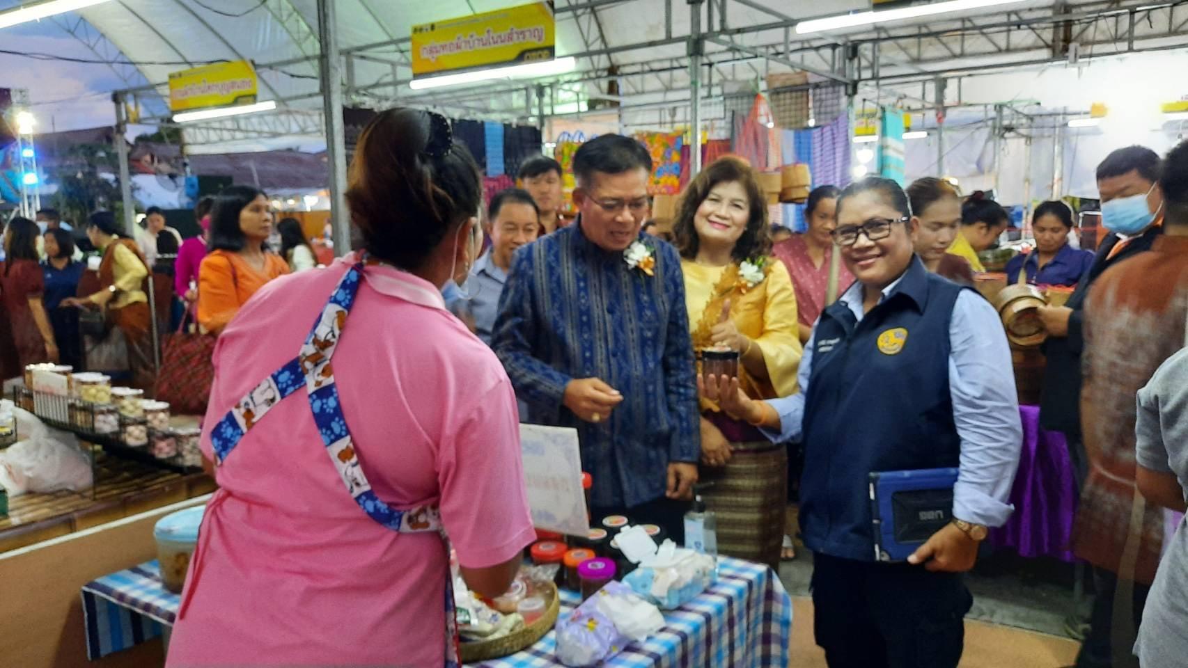 พช.หนองคาย “ร่วมสืบสานตำนาน บั้งไฟพญานาคโลก” จัดจำหน่ายสินค้า OTOP