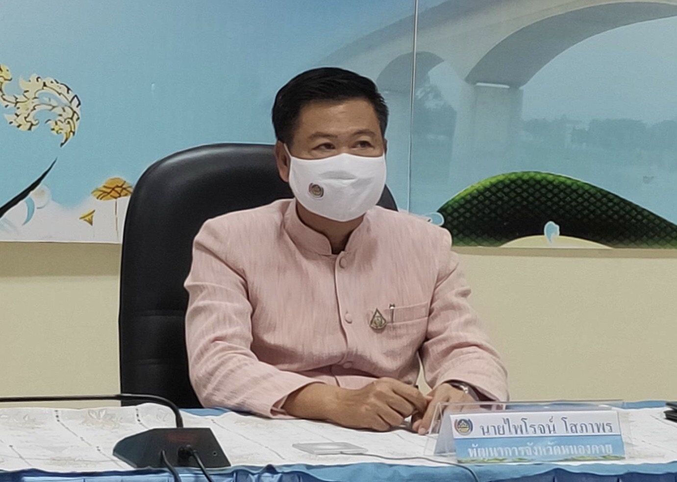 พช.หนองคาย รับฟังการประชุม ผ่านระบบวีดิทัศน์ทางไกล (Video Conference) เพื่อสร้างความเข้าใจในการดำเนินงานโครงการพัฒนาหมู่บ้านเศรษฐกิจพอเพียง กิจกรรม “มหกรรมรวมพลังคนดีแห่งแผ่นดิน” ประจำปี 2563 และโครงการเสริมสร้างแรงจูงใจเพื่อเพิ่มคุณค่าชีวิตกับการทำงานที่เป็นสุข