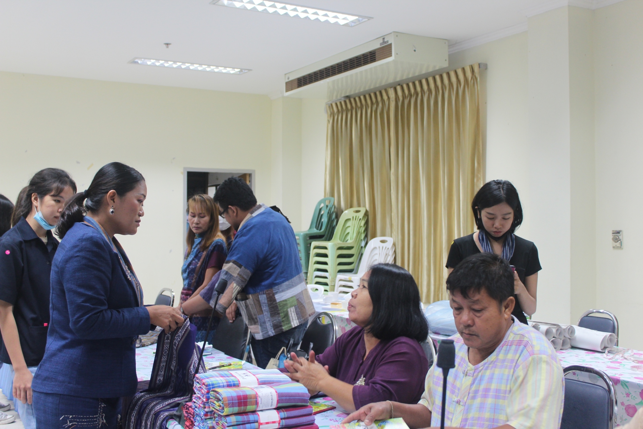 หนองคาย จัด โครงการยกระดับและพัฒนาผลิตภัณฑ์ OTOP ผ้าไทยและผ้าพื้นเมือง กิจกรรมออกแบบและพัฒนาผลิตภัณฑ์ กิจกรรมย่อย การประชุมเพื่อเสนอและจัดทำแนวคิดการพัฒนาผลิตภัณฑ์