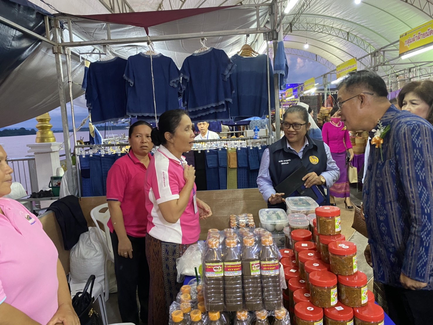 พช.หนองคาย “ร่วมสืบสานตำนาน บั้งไฟพญานาคโลก” จัดจำหน่ายสินค้า OTOP