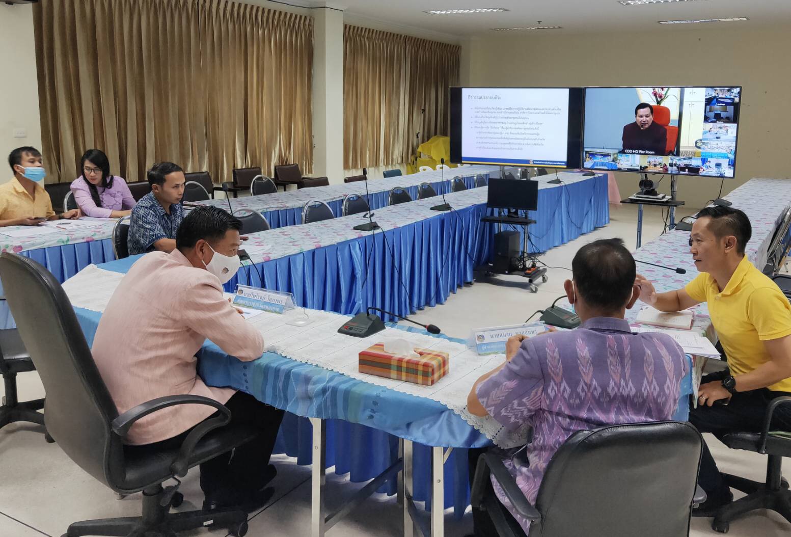 พช.หนองคาย รับฟังการประชุม ผ่านระบบวีดิทัศน์ทางไกล (Video Conference) เพื่อสร้างความเข้าใจในการดำเนินงานโครงการพัฒนาหมู่บ้านเศรษฐกิจพอเพียง กิจกรรม “มหกรรมรวมพลังคนดีแห่งแผ่นดิน” ประจำปี 2563 และโครงการเสริมสร้างแรงจูงใจเพื่อเพิ่มคุณค่าชีวิตกับการทำงานที่เป็นสุข