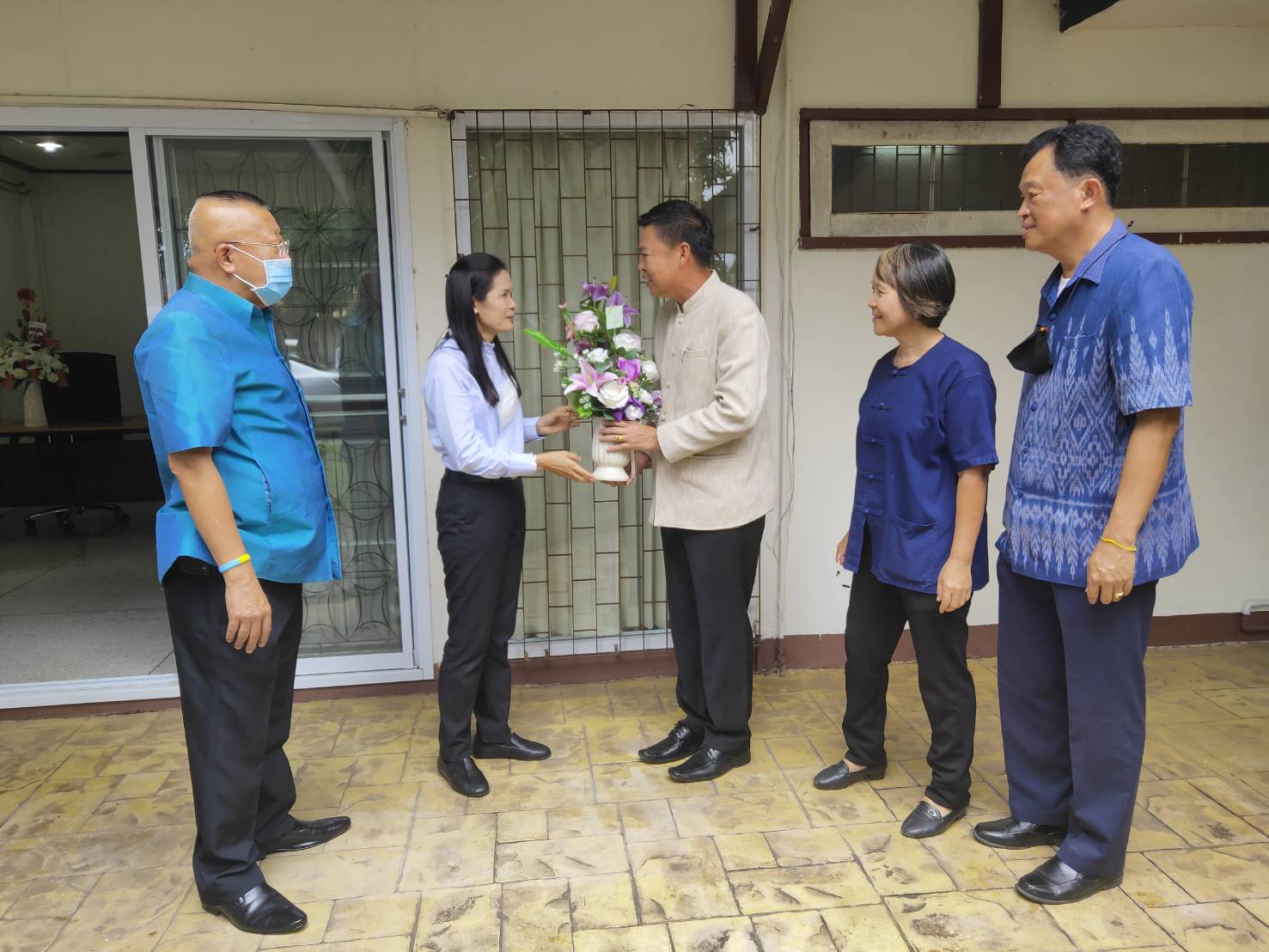 พช.หนองคาย แสดงความยินดีกับ นางสาวสิริมา วัฒโน ในโอกาสที่ย้ายมารับตำแหน่ง รองผู้ว่าราชการจังหวัดหนองคาย