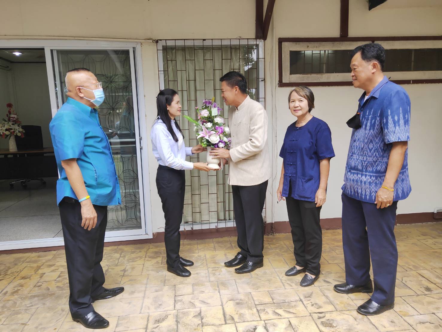 พช.หนองคาย แสดงความยินดีกับ นางสาวสิริมา วัฒโน ในโอกาสที่ย้ายมารับตำแหน่ง รองผู้ว่าราชการจังหวัดหนองคาย