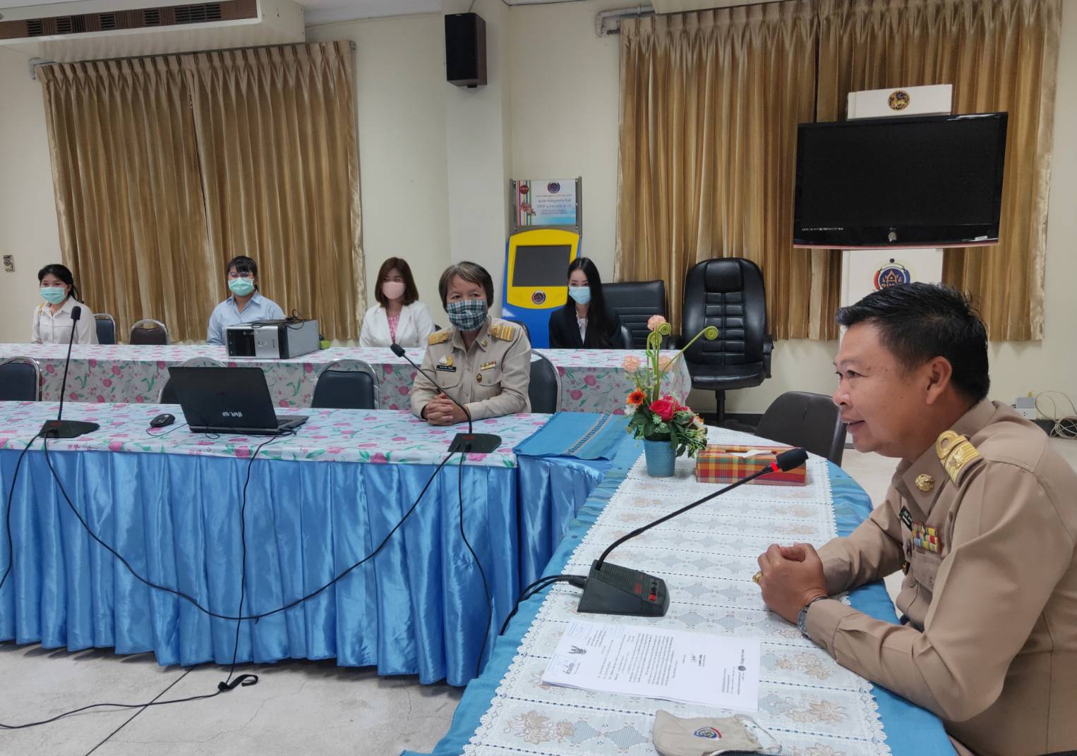 พจ.หนองคาย ฐมนิเทศและชี้แจงการสอบคัดเลือกฯ แก่ผู้มีสิทธิ์เข้ารับการคัดเลือก ในตำแหน่งนักการตลาดรุ่นใหม่ (OTOP)