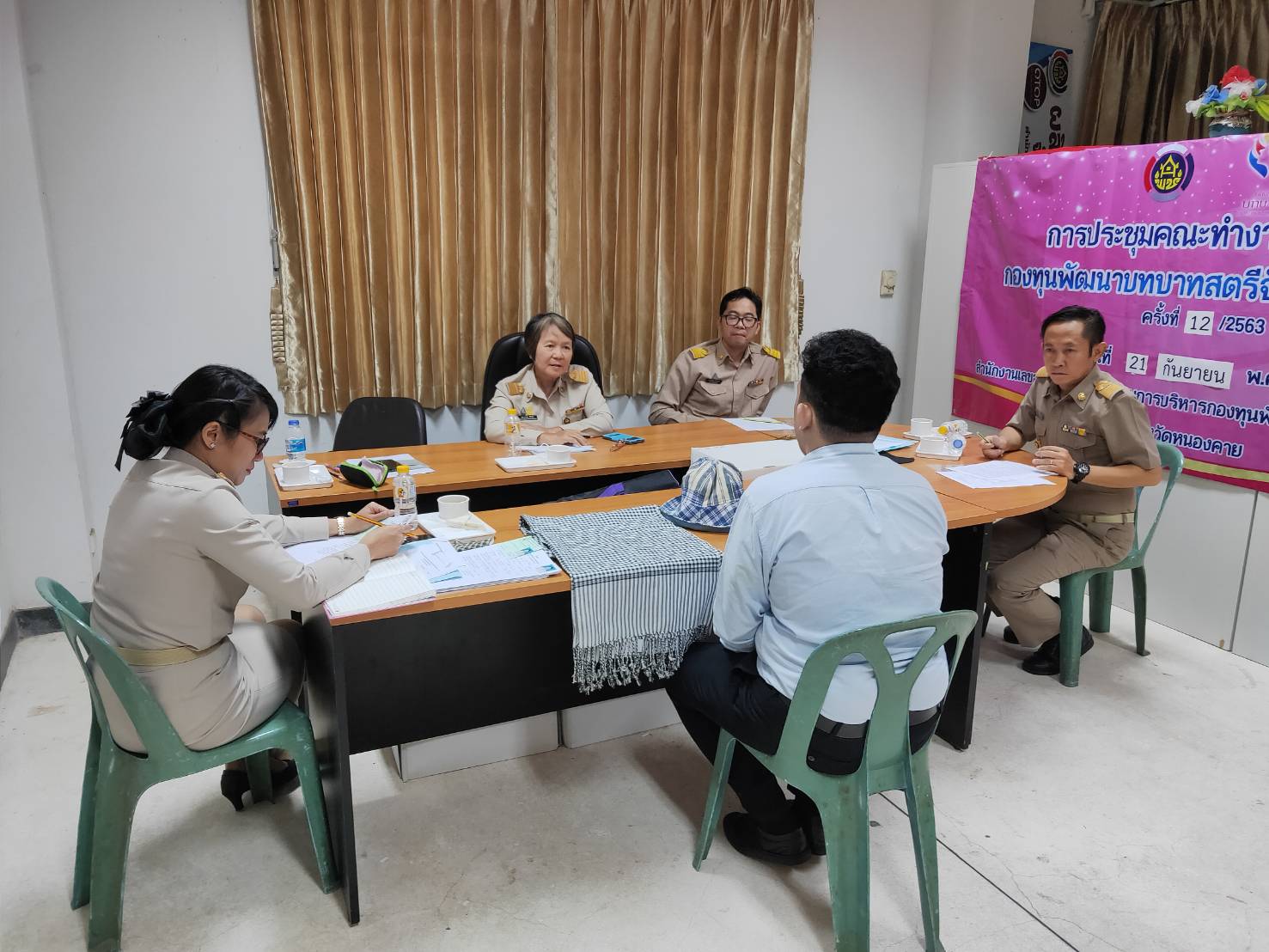 พจ.หนองคาย ฐมนิเทศและชี้แจงการสอบคัดเลือกฯ แก่ผู้มีสิทธิ์เข้ารับการคัดเลือก ในตำแหน่งนักการตลาดรุ่นใหม่ (OTOP)