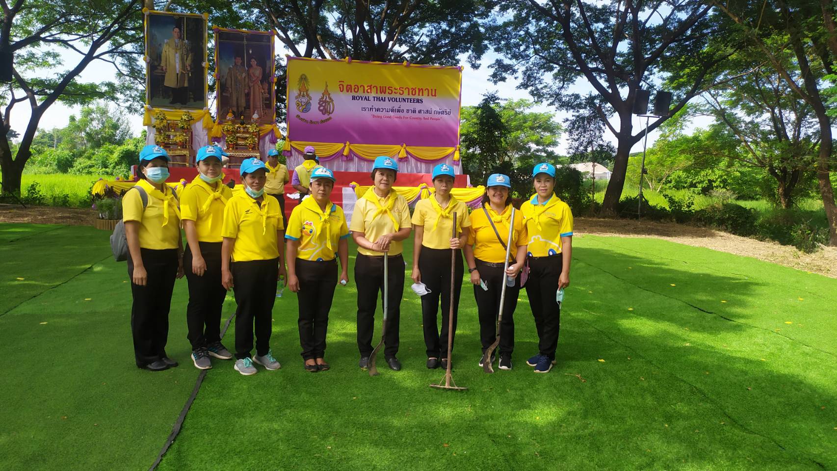 พัฒนาการจังหวัดหนองคาย ร่วม กิจกรรมจิตอาสาพัฒนาเพื่อสำนึกในพระมหากรุณาธิคุณ ในวันคล้ายนสวรรคต พระบาทสมเด็จพระบรมชนกาธิเบศร มหาภูมิพลอดุลยเดชมหาราช บรมนาถบพิตร “กิจกรรมพัฒนาปรับปรุงภูมิทัศน์หนองไผ่เกี้ย”