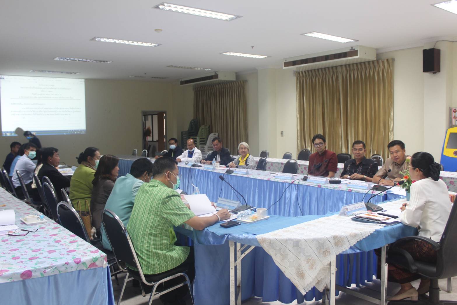 จังหวัดหนองคายประชุม คณะกรรมการขับเคลื่อนศูนย์แสดงและจำหน่ายผลิตภัณฑ์ OTOP จังหวัดหนองคาย ครั้งที่ 4/2563