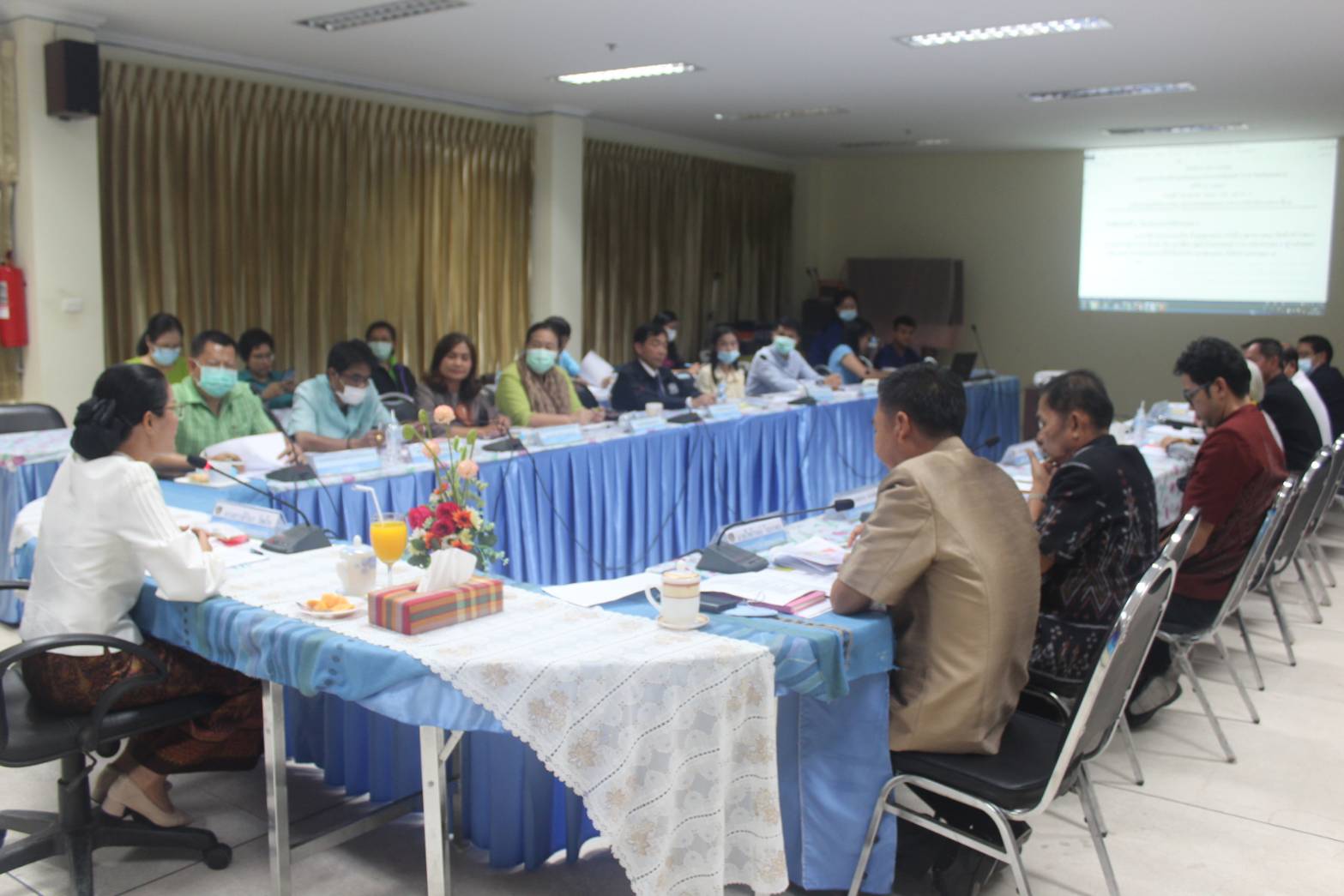 จังหวัดหนองคายประชุม คณะกรรมการขับเคลื่อนศูนย์แสดงและจำหน่ายผลิตภัณฑ์ OTOP จังหวัดหนองคาย ครั้งที่ 4/2563