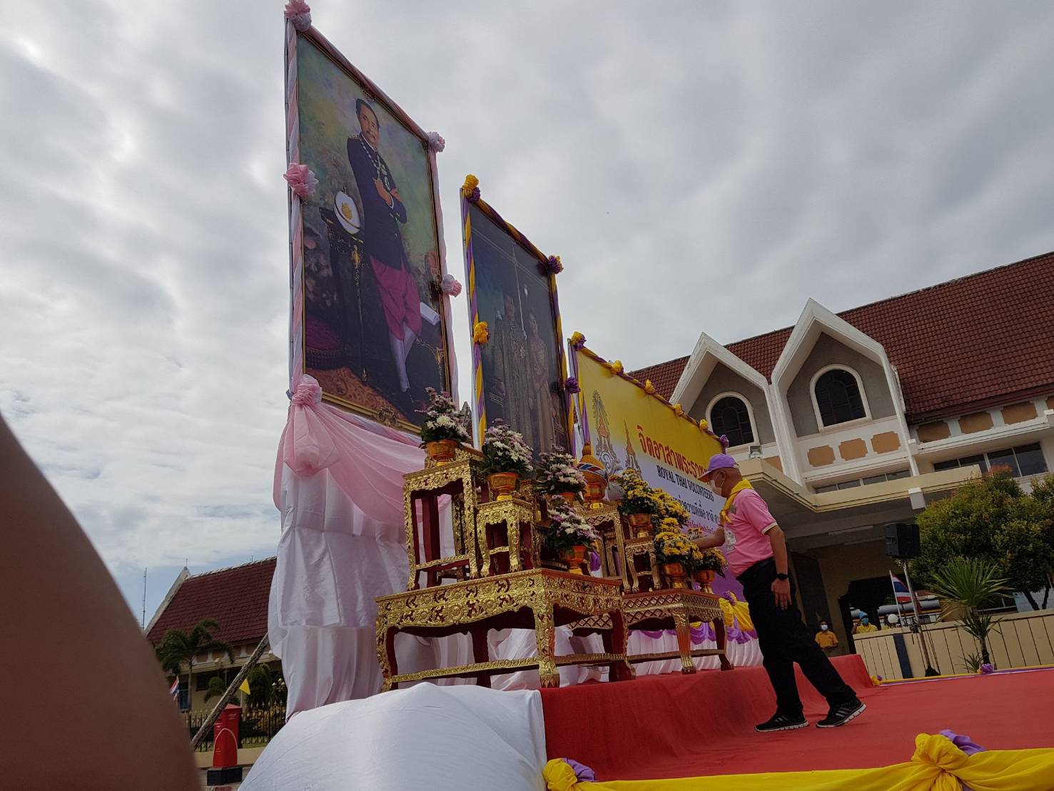 นายไพโรจน์ โสภาพร พัฒนาการจังหวัดหนองคาย ได้มอบหมายให้ นางสาวประภัสสร รัตนนาลี พัฒนาการอำเภอเมืองหนองคาย และข้าราชการในสังกัดสำนักงานพัฒนาชุมชนจังหวัดหนองคาย เข้าร่วมกิจกรรมจิตอาสา