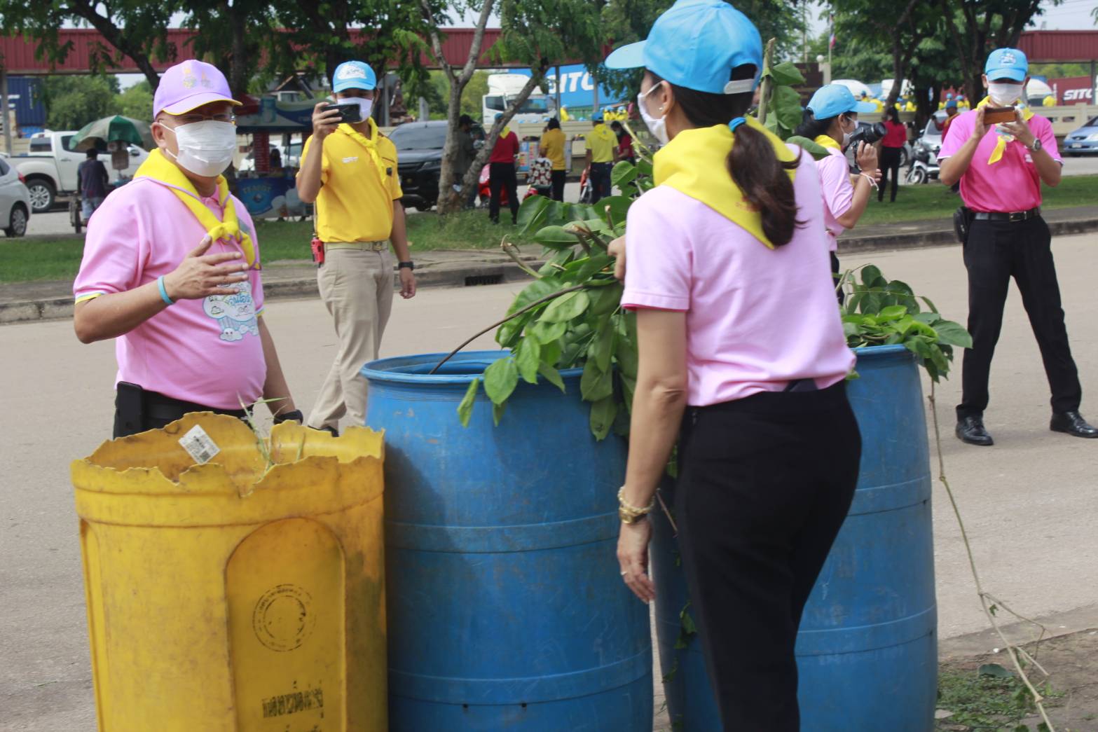นายไพโรจน์ โสภาพร พัฒนาการจังหวัดหนองคาย ได้มอบหมายให้ นางสาวประภัสสร รัตนนาลี พัฒนาการอำเภอเมืองหนองคาย และข้าราชการในสังกัดสำนักงานพัฒนาชุมชนจังหวัดหนองคาย เข้าร่วมกิจกรรมจิตอาสา