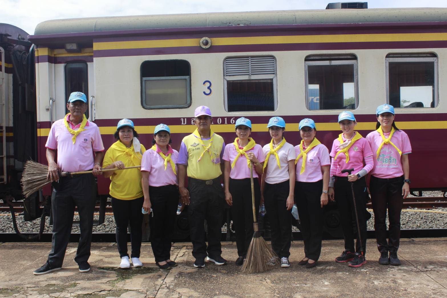 นายไพโรจน์ โสภาพร พัฒนาการจังหวัดหนองคาย ได้มอบหมายให้ นางสาวประภัสสร รัตนนาลี พัฒนาการอำเภอเมืองหนองคาย และข้าราชการในสังกัดสำนักงานพัฒนาชุมชนจังหวัดหนองคาย เข้าร่วมกิจกรรมจิตอาสา