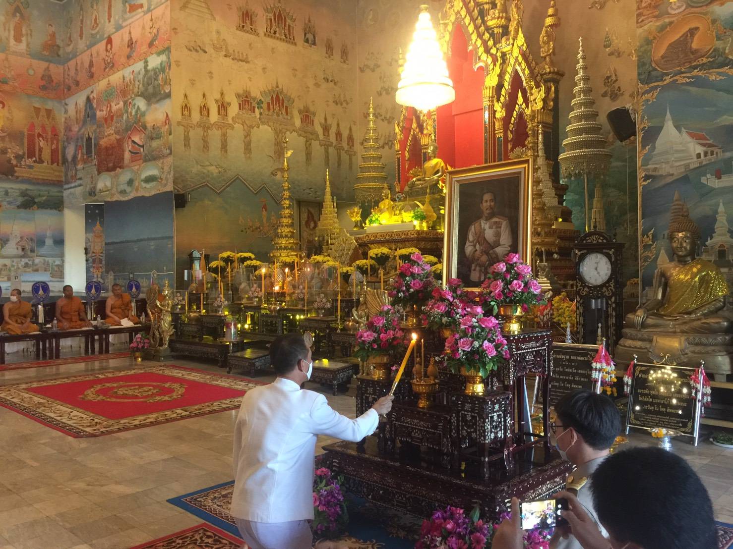 นายไพโรจน์ โสภาพร พัฒนาการจังหวัดหนองคาย ได้มอบหมายให้ นายสงวนศักดิ์ แก้วมุงคุณ นักวิชาการพัฒนาชุมชนชำนาญการ รักษาการในตำแหน่ง ผู้อำนวยการกลุ่มงานประสานฯ พร้อมด้วย นางณิชชา มณฑีรรัตน์ นักวิชาการพัฒนาชุมชนชำนาญการ เข้าร่วมพิธีสวดพระพุทธมนต์และเจริญจิตภาวนา