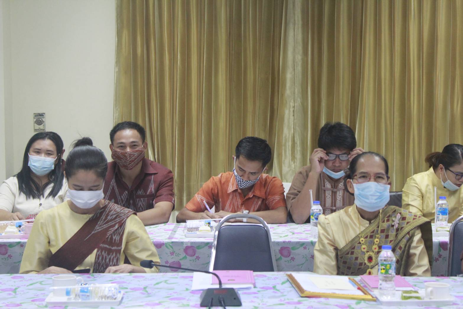 นายไพโรจน์ โสภาพร พัฒนาการจังหวัดหนองคาย เป็นประธาน ประชุมหัวหน้ากลุ่มงาน หัวหน้าฝ่าย พัฒนาการอำเภอและนักวิชาการพัฒนาชุมชนจังหวัด/อำเภอ ประจำเดือน ตุลาคม 2563 ครั้งที่ 10/2563 เพื่อแจ้งข้อราชการภารกิจงานและวางแผนปฏิบัติงานให้บรรลุเป้าหมายของทางราชการ