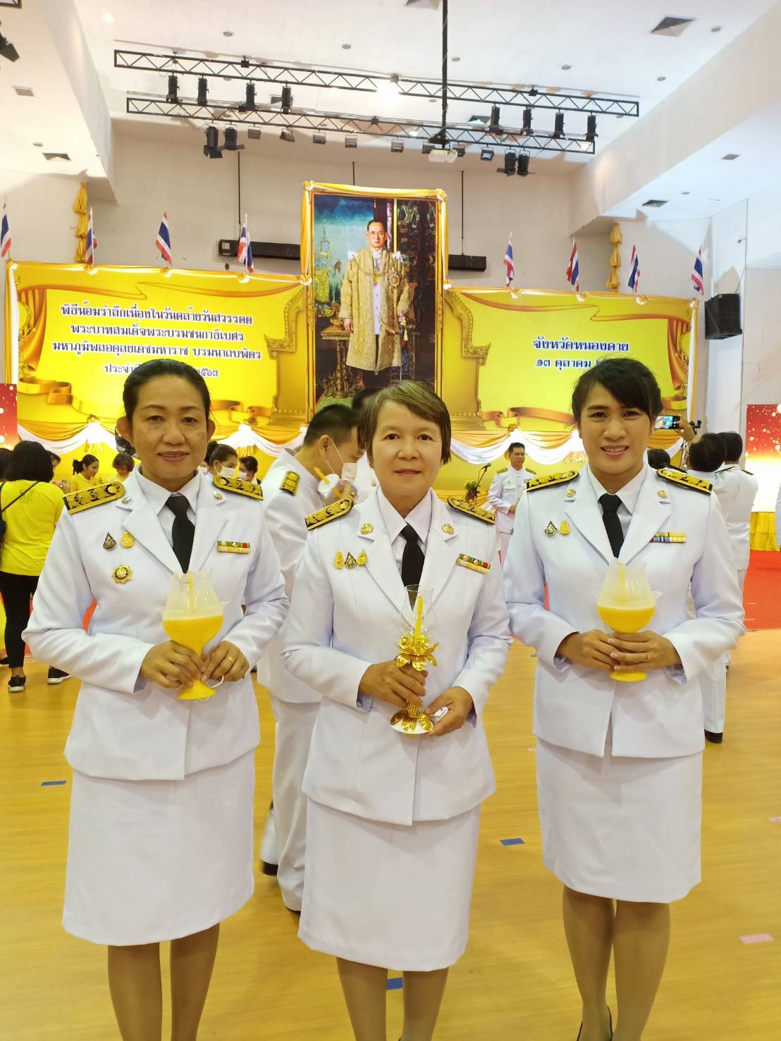 พช.หนองคาย ร่วมพิธีจุดเทียนเพื่อน้อมรำลึกในพระมหากรุณาธิคุณ พระบาทสมเด็จพระบรมชนกาธิเบศร มหาภูมิพลอดุลยเดชมหาราช บรมนาถบพิตร