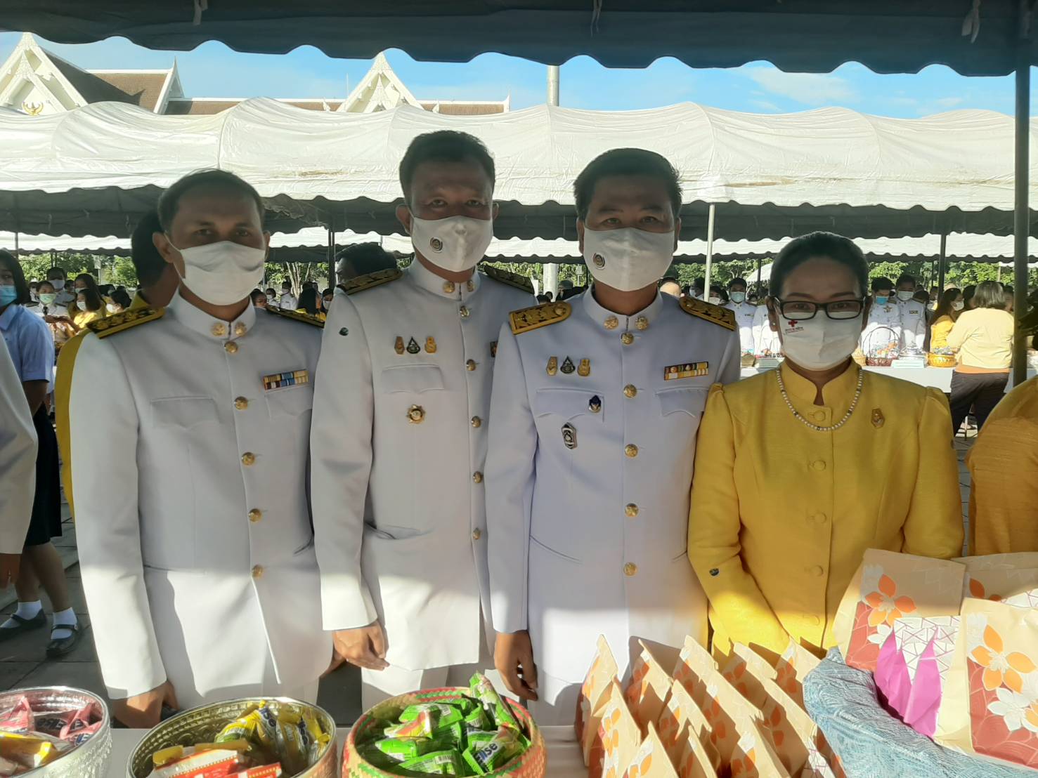 พัฒนาการจังหวัดหนองคาย นำบุคลากรร่วม พิธีบุญตักบาตร พิธีวางพวงมาลาและถวายบังคม พระบาทสมเด็จพระบรมชนกาธิเบศร มหาภูมพลอดุลเดชมหาราช บรมนาถบพิตร