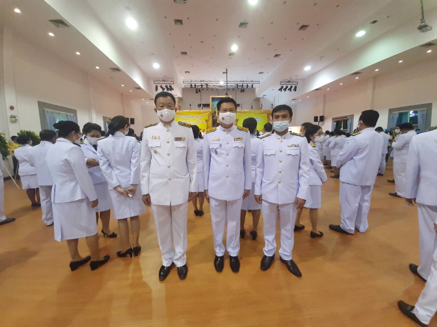 พัฒนาการจังหวัดหนองคาย นำบุคลากรร่วม พิธีบุญตักบาตร พิธีวางพวงมาลาและถวายบังคม พระบาทสมเด็จพระบรมชนกาธิเบศร มหาภูมพลอดุลเดชมหาราช บรมนาถบพิตร