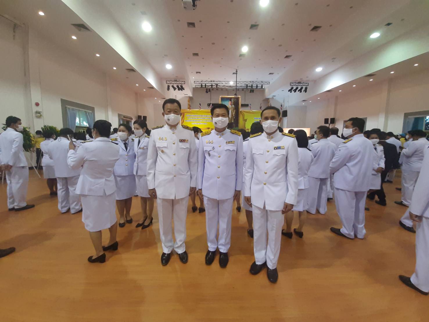 พัฒนาการจังหวัดหนองคาย นำบุคลากรร่วม พิธีบุญตักบาตร พิธีวางพวงมาลาและถวายบังคม พระบาทสมเด็จพระบรมชนกาธิเบศร มหาภูมพลอดุลเดชมหาราช บรมนาถบพิตร