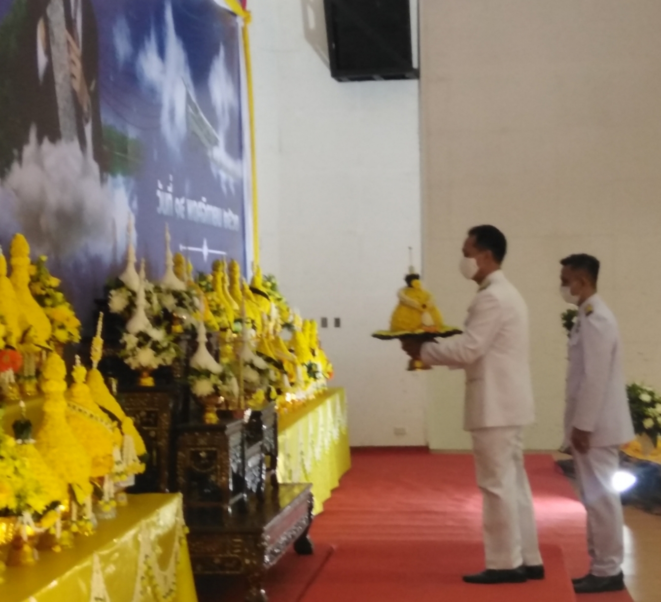 พช.หนองคาย เข้าร่วมพิธีถวายราชสักการะวางพานพุ่มดอกไม้สดพระบาทสมเด็จพระบรมชนกาธิเบศร มหาภูมิพลอดุลยเดชมหาราช บรมนาถบพิตร เนื่องในวันพระบิดาแห่งฝนหลวง ประจำปี 2563