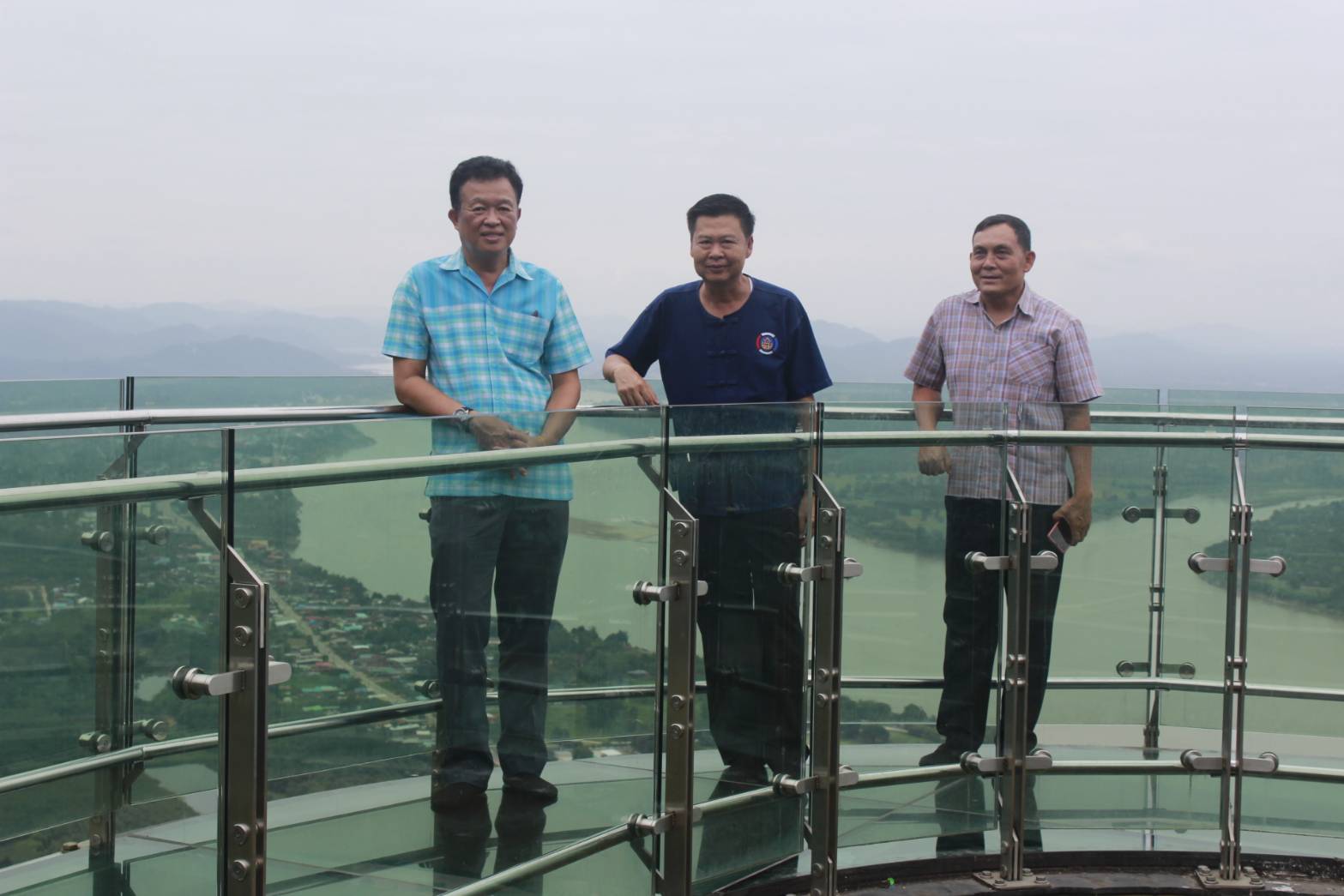 พช.หนองคาย สำรวจเส้นทางการท่องเที่ยว เพื่อเชื่อมโยงแหล่งท่องเที่ยวที่สำคัญ อันจะนำไปสู่การสร้างงาน สร้างอาชีพ สร้างรายได้แก่ประชาชนในจังหวัดหนองคาย ในเส้นทาง อำเภอเมืองหนองคาย อำเภอท่าบ่อ อำเภอศรีเชียงใหม่ อำเภอสังคม