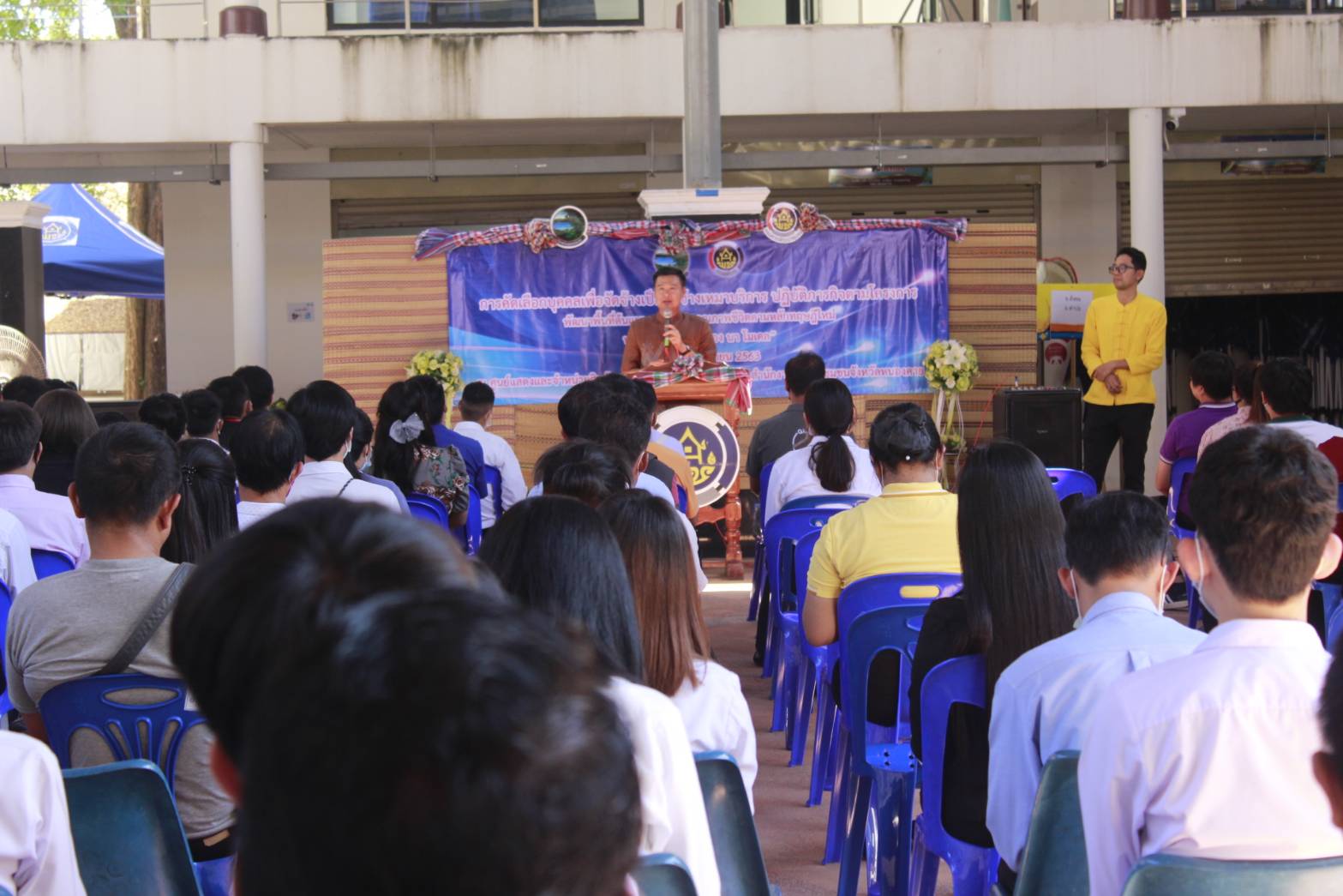 นายอาจณรงค์ สัตยพานิช หัวหน้าผู้ตรวจราชการกรมการพัฒนาชุมชน ลงพื้นที่ออกติดตามการดำเนินงานการคัดเลือกบุคคลเพื่อจัดจ้างเป็น ลูกจ้างเหมาบริการ ปฏิบัติภารกิจตามโครงการพัฒนาพื้นที่ต้นแบบการพัฒนาคุณภาพชีวิตตามหลักทฤษฎีใหม่ ประยุกต์สู่ “โคก หนอง นา โมเดล”