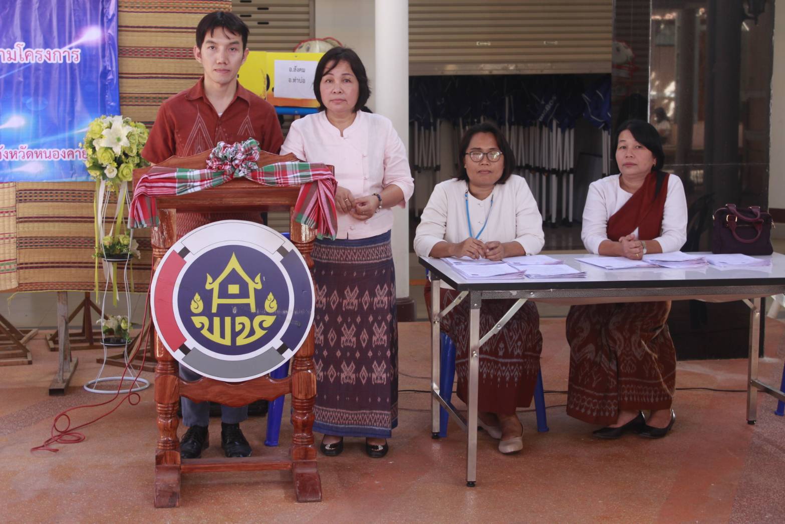 นายอาจณรงค์ สัตยพานิช หัวหน้าผู้ตรวจราชการกรมการพัฒนาชุมชน ลงพื้นที่ออกติดตามการดำเนินงานการคัดเลือกบุคคลเพื่อจัดจ้างเป็น ลูกจ้างเหมาบริการ ปฏิบัติภารกิจตามโครงการพัฒนาพื้นที่ต้นแบบการพัฒนาคุณภาพชีวิตตามหลักทฤษฎีใหม่ ประยุกต์สู่ “โคก หนอง นา โมเดล”