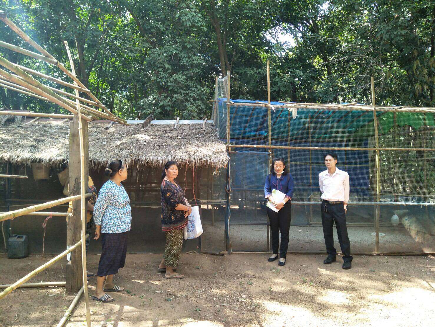 นายไพโรจน์ โสภาพร พัฒนาการจังหวัดหนองคาย มอบหมายให้นางสาวบุศราวรรณ เรืองช่อ ผู้อำนวยการกลุ่มงานสารสนเทศการพัฒนาชุมชนพร้อมด้วยคณะอนุกรรมการบริหารกองทุนพัฒนาบทบาทสตรีระดับจังหวัดได้ออกติดตามลงพื้นที่เพื่อประเมินวิเคราะห์กลุ่มอาชีพสมาชิกกองทุนพัฒนาบทบาทสตรี