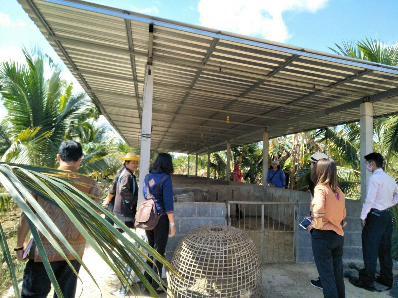 นายไพโรจน์ โสภาพร พัฒนาการจังหวัดหนองคาย มอบหมายให้นางสาวบุศราวรรณ เรืองช่อ ผู้อำนวยการกลุ่มงานสารสนเทศการพัฒนาชุมชนพร้อมด้วยคณะอนุกรรมการบริหารกองทุนพัฒนาบทบาทสตรีระดับจังหวัดได้ออกติดตามลงพื้นที่เพื่อประเมินวิเคราะห์กลุ่มอาชีพสมาชิกกองทุนพัฒนาบทบาทสตรี