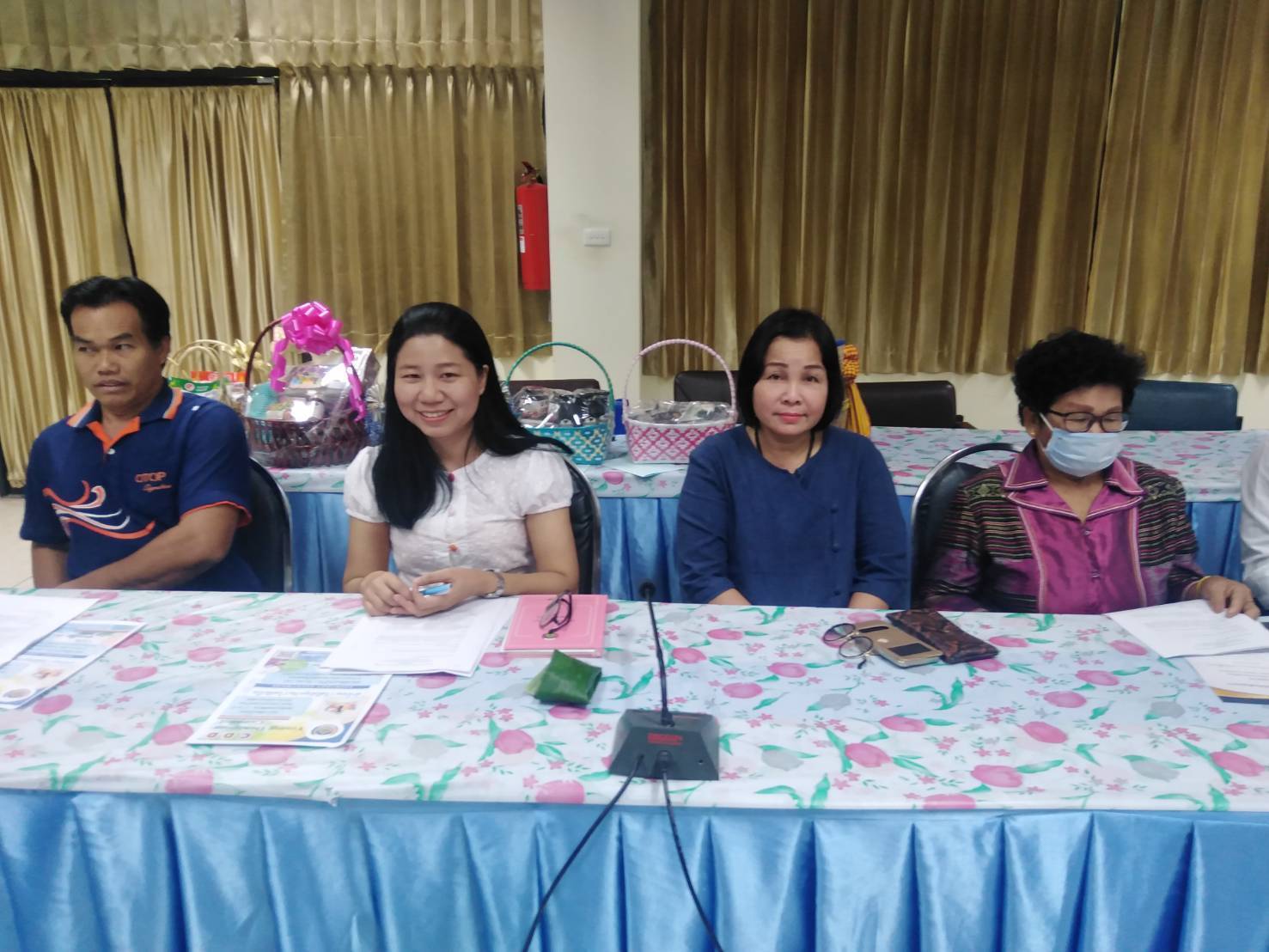 นายไพโรจน์ โสภาพร พัฒนาการจังหวัดหนองคาย เป็นประธานในการประชุมคณะกรรมการเครือข่าย OTOP ระดับจังหวัด ครั้งที่ 5/2563