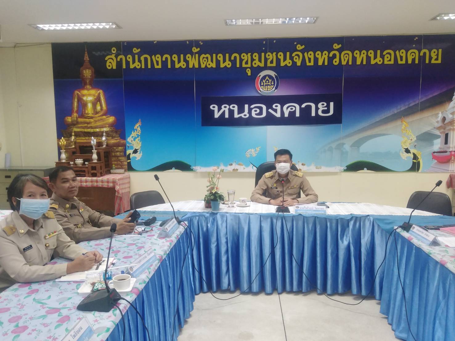 พช.หนองคาย ประชุมเตรียมความพร้อมในการคัดเลือกบุคคลเพื่อจัดจ้างเป็น ลูกจ้างเหมาบริการ ปฏิบัติภารกิจตามโครงการพัฒนาพื้นที่ต้นแบบการพัฒนาคุณภาพชีวิตตามหลักทฤษฎีใหม่ ประยุกต์สู่ “โคก หนอง นา โมเดล” พร้อมผู้อำนวยการกลุ่มงาน พัฒนาการอำเภอ และนักวิชาการพัฒนาชุมชน เข้าร่วมประชุม