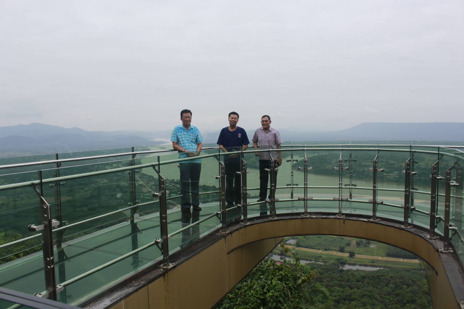 พช.หนองคาย สำรวจเส้นทางการท่องเที่ยว เพื่อเชื่อมโยงแหล่งท่องเที่ยวที่สำคัญ อันจะนำไปสู่การสร้างงาน สร้างอาชีพ สร้างรายได้แก่ประชาชนในจังหวัดหนองคาย ในเส้นทาง อำเภอเมืองหนองคาย อำเภอท่าบ่อ อำเภอศรีเชียงใหม่ อำเภอสังคม