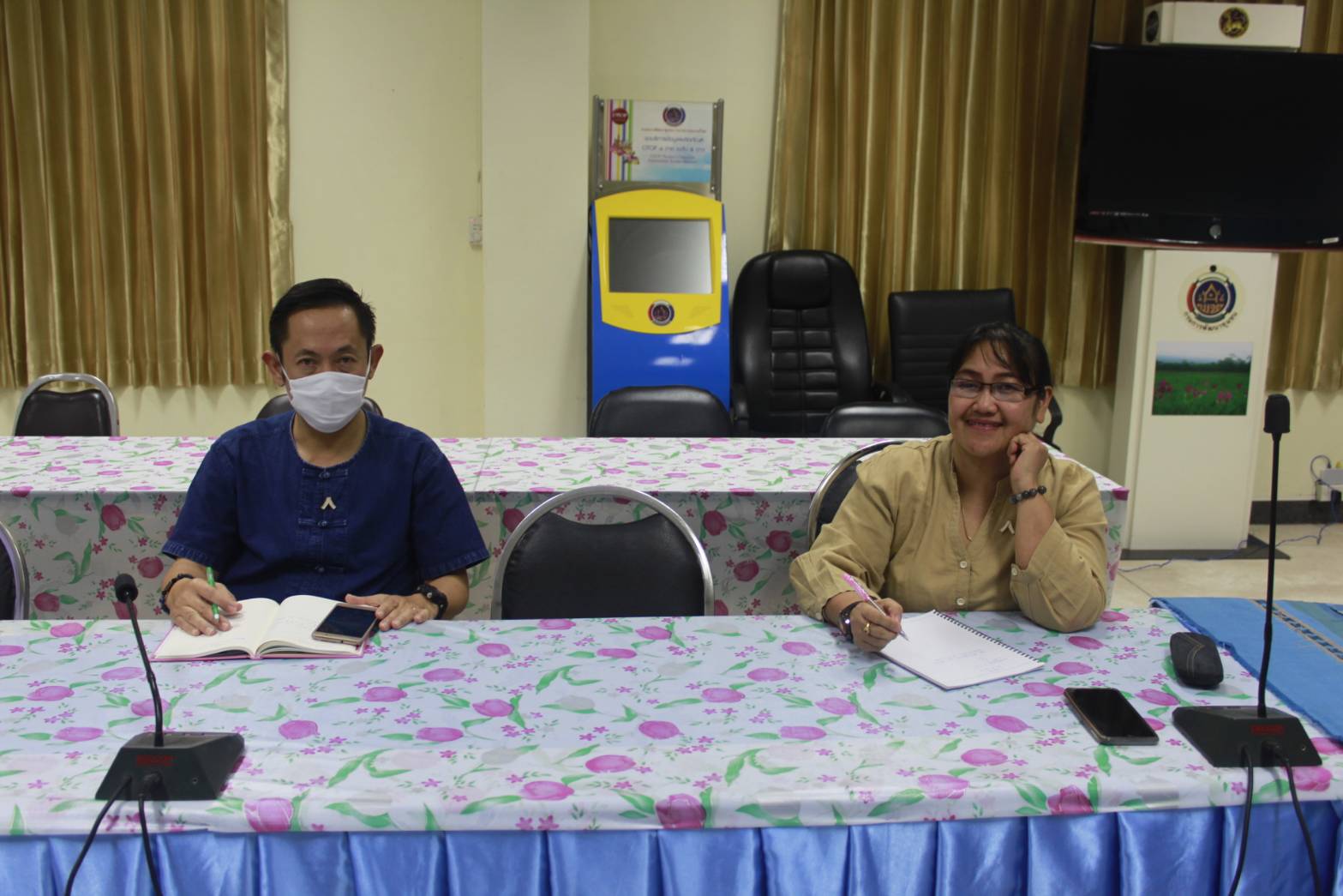 พช.หนองคาย ร่วมรับฟังการประชุมชี้แจง การขับเคลื่อนโครงการ “พัฒนาพื้นที่ต้นแบบการพัฒนาคุณภาพชีวิตตามหลักทฤษฎีใหม่ ประยุกต์สู่ “โคก หนอง นา โมเดล” ผ่านระบบวิดีทัศน์ทางไกล (Video Conference)