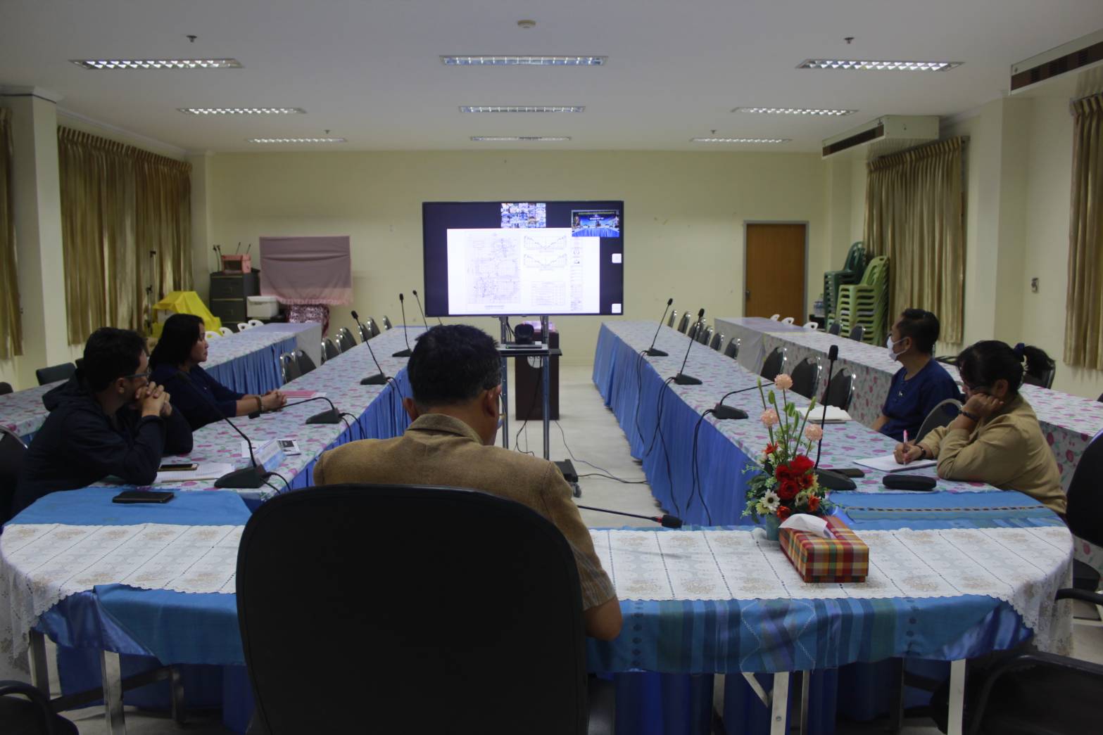 พช.หนองคาย ร่วมรับฟังการประชุมชี้แจง การขับเคลื่อนโครงการ “พัฒนาพื้นที่ต้นแบบการพัฒนาคุณภาพชีวิตตามหลักทฤษฎีใหม่ ประยุกต์สู่ “โคก หนอง นา โมเดล” ผ่านระบบวิดีทัศน์ทางไกล (Video Conference)