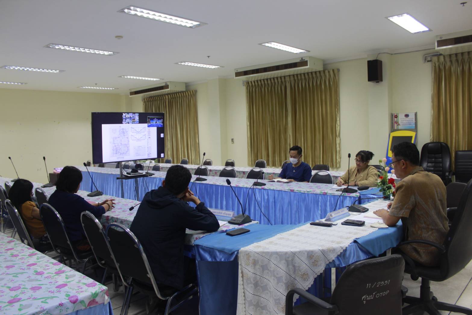 พช.หนองคาย ร่วมรับฟังการประชุมชี้แจง การขับเคลื่อนโครงการ “พัฒนาพื้นที่ต้นแบบการพัฒนาคุณภาพชีวิตตามหลักทฤษฎีใหม่ ประยุกต์สู่ “โคก หนอง นา โมเดล” ผ่านระบบวิดีทัศน์ทางไกล (Video Conference)