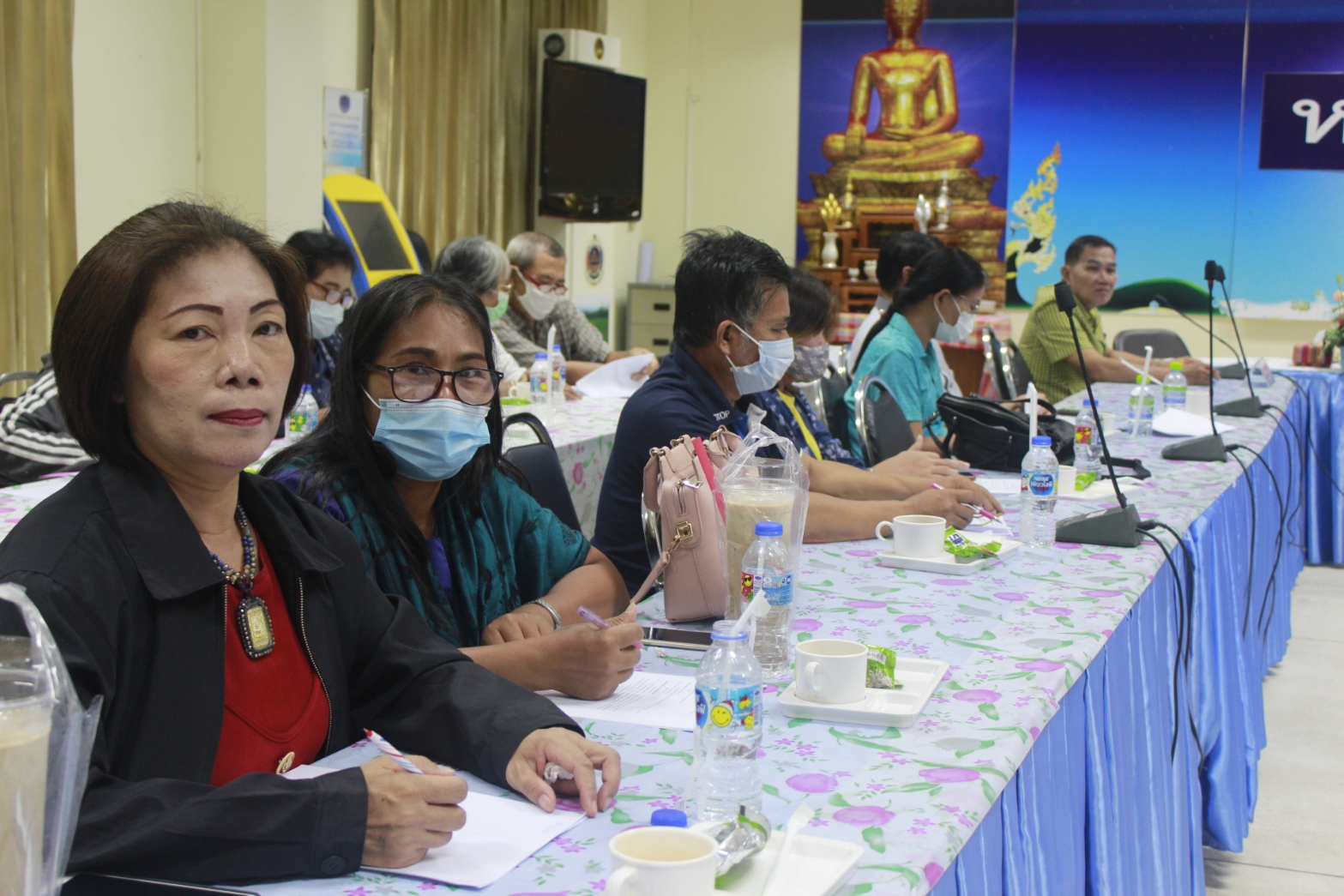 นายไพโรจน์ โสภาพร พัฒนาการจังหวัดหนองคาย เป็นประธาน การคัดเลือกผู้ผลิตผู้ประกอบการ OTOP เพื่อเข้าร่วมแสดง และจำหน่ายสินค้า OTOP City 2020 ระหว่างวันที่ 19-20 ธันวาคม 2563 ณอาคารชาเลนเจอร์ 1-3 ศูนย์แสดงสินค้า และการประชุมอิมแพ็คเมืองทองธานี