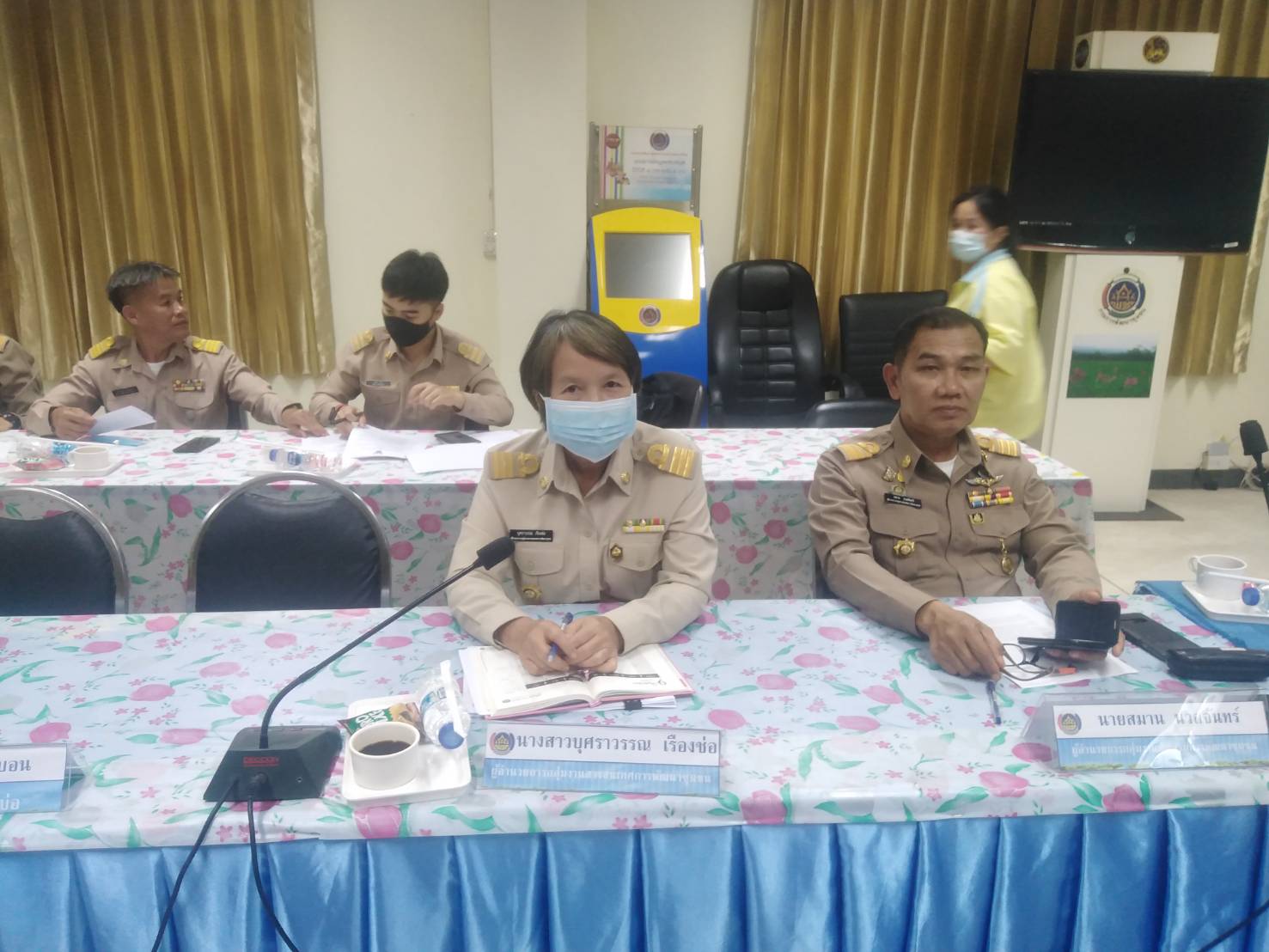 พช.หนองคาย ประชุมเตรียมความพร้อมในการคัดเลือกบุคคลเพื่อจัดจ้างเป็น ลูกจ้างเหมาบริการ ปฏิบัติภารกิจตามโครงการพัฒนาพื้นที่ต้นแบบการพัฒนาคุณภาพชีวิตตามหลักทฤษฎีใหม่ ประยุกต์สู่ “โคก หนอง นา โมเดล” พร้อมผู้อำนวยการกลุ่มงาน พัฒนาการอำเภอ และนักวิชาการพัฒนาชุมชน เข้าร่วมประชุม