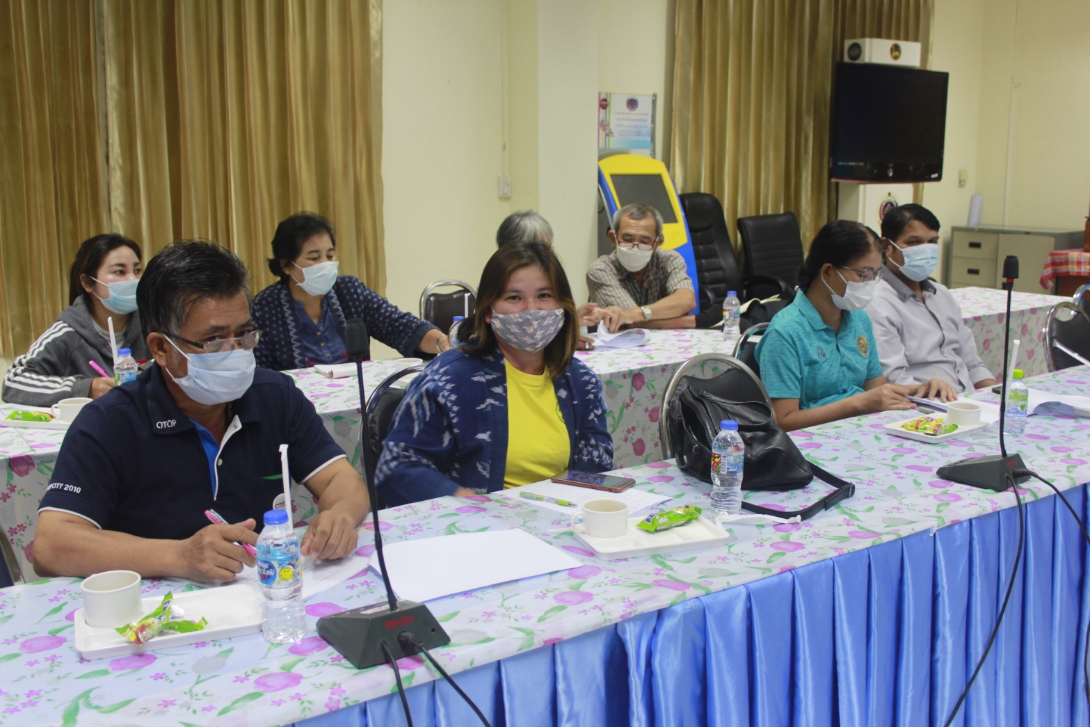 นายไพโรจน์ โสภาพร พัฒนาการจังหวัดหนองคาย เป็นประธาน การคัดเลือกผู้ผลิตผู้ประกอบการ OTOP เพื่อเข้าร่วมแสดง และจำหน่ายสินค้า OTOP City 2020 ระหว่างวันที่ 19-20 ธันวาคม 2563 ณอาคารชาเลนเจอร์ 1-3 ศูนย์แสดงสินค้า และการประชุมอิมแพ็คเมืองทองธานี