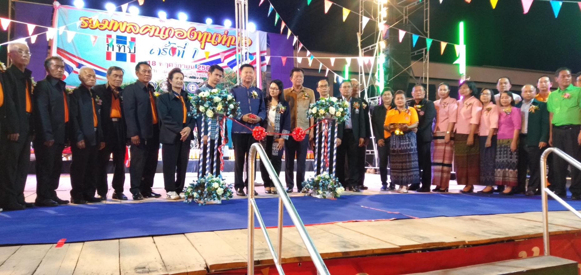 นายไพโรจน์ โสภาพร พัฒนาการจังหวัดหนองคาย เป็นประธานเปิดกิจกรรมรวมพลคนกองทุนหมู่บ้านอำเภอท่าบ่อ ครั้งที่ 1 ประจำปี 2563 ของเครือข่ายกองทุนหมู่บ้านและชุมชนเมือง อำเภอท่าบ่อ ร่วมกับสำนักงานพัฒนาชุมชนอำเภอท่าบ่อ จัดขึ้น เพื่อหารายได้ช่วยเหลือผู้ด้อยโอกาส ผู้ป่วยติดเตียงในชุมชน เพื่อเชิดชูเกียรติแก่กองทุนหมู่บ้านที่มีการบริหารจัดการดีเด่น และครัวเรือนต้นแบบที่ยืมเงินกองทุนหมู่บ้านไปประกอบอาชีพและประสบผลสำเร็จ เพื่อเป็นต้นแบบให้แก่สมาชิกกองทุนหมู่บ้านต่อไป