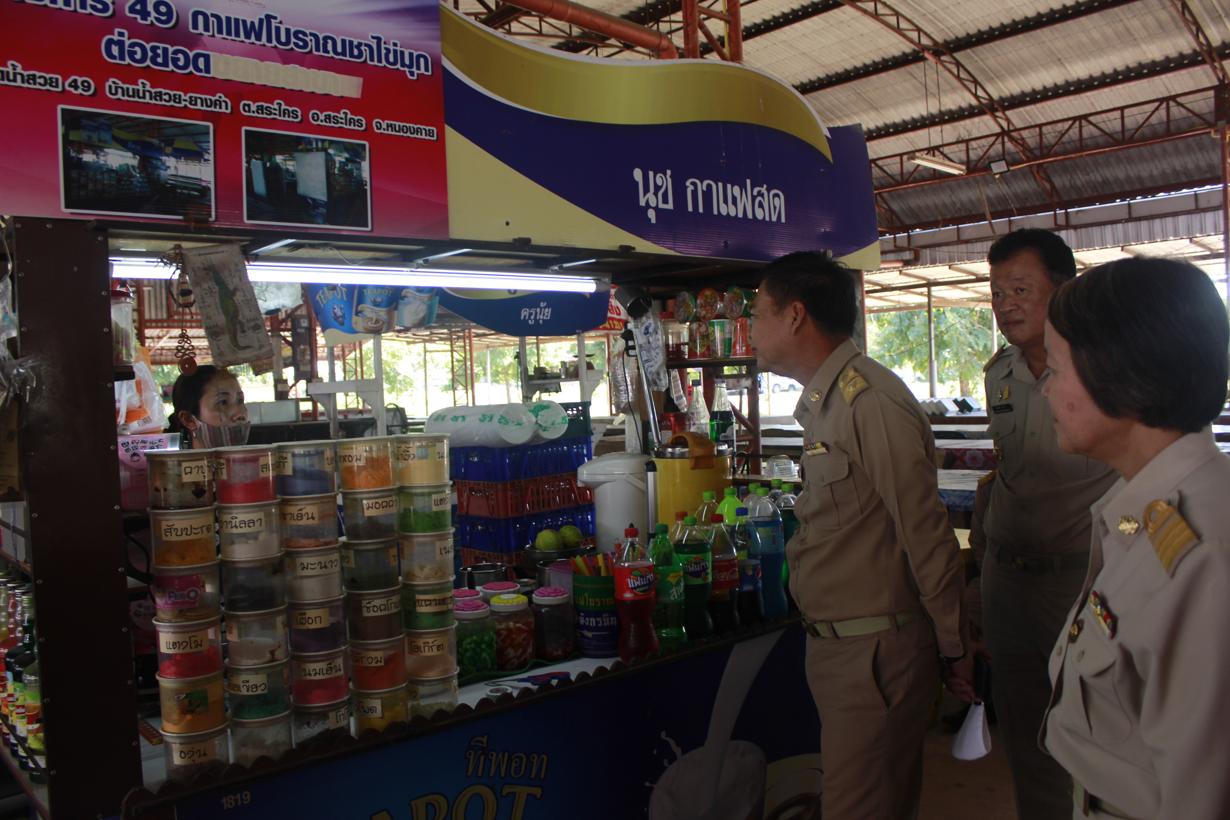 พช.หนองคาย ลงพื้นที่ออกติดตามเยี่ยมเยียน การดำเนินงานกลุ่มอาชีพสมาชิกกองทุนพัฒนาบทบาทสตรีที่กู้ยืมเงินกองทุนหมุนเวียนไปประกอบอาชีพ พร้อมให้กำลังใจและสร้างความเข้าใจการบริหารโครงการให้เป็นไปตามวัตถุประสงค์